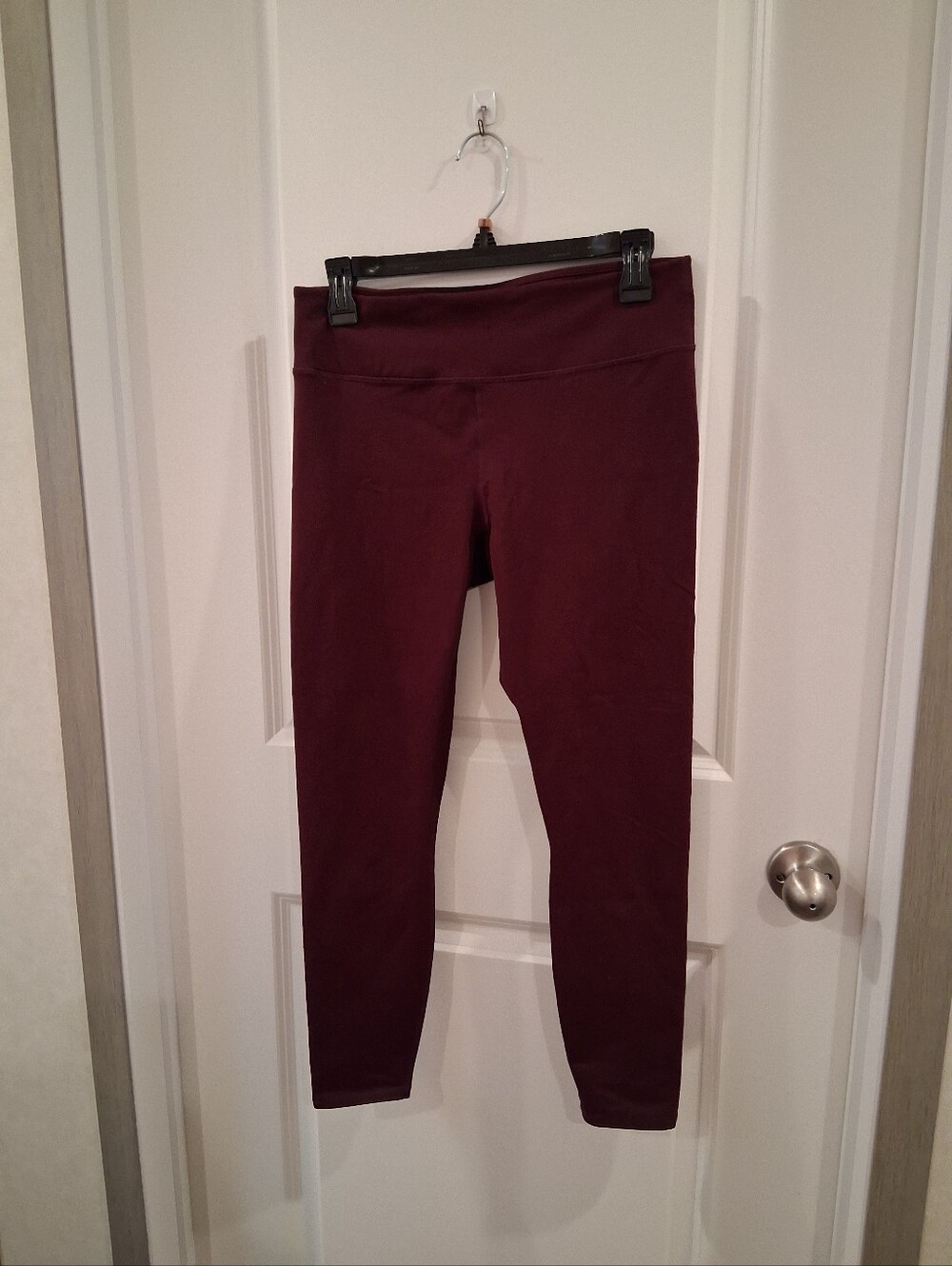 Fabletics Powerhold Leggings in Burgundy Size Medium